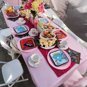 Royal Court Entertainment - Tea party table - Party Characters Near Me Royal Court Entertainment - Tea party table - Party Characters Near Me