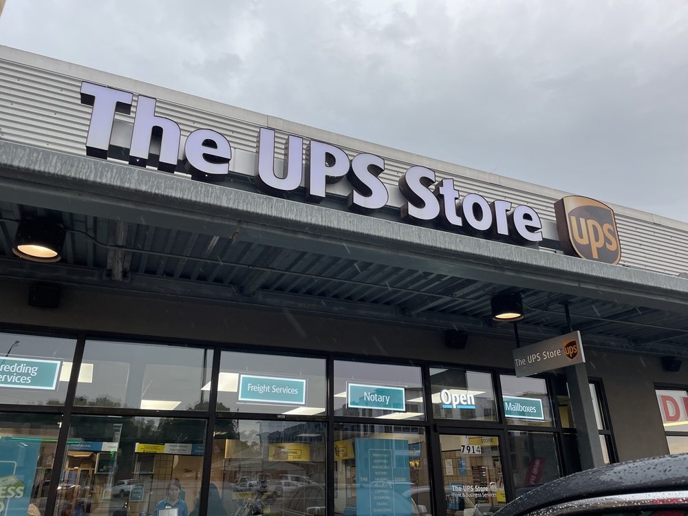 THE UPS STORE 20 Photos & 21 Reviews 7914 W Dodge Rd, Omaha