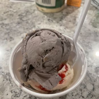 Brr-Kee's Ice Cream - Blueberry pie ice cream and vanilla cherry ice cream - Ice Cream & Frozen Yogurt Near Me - Oakmont, Pennsylvania Brr-Kee's Ice Cream - Blueberry pie ice cream and vanilla cherry ice cream - Ice Cream & Frozen Yogurt Near Me - Oakmont, Pennsylvania