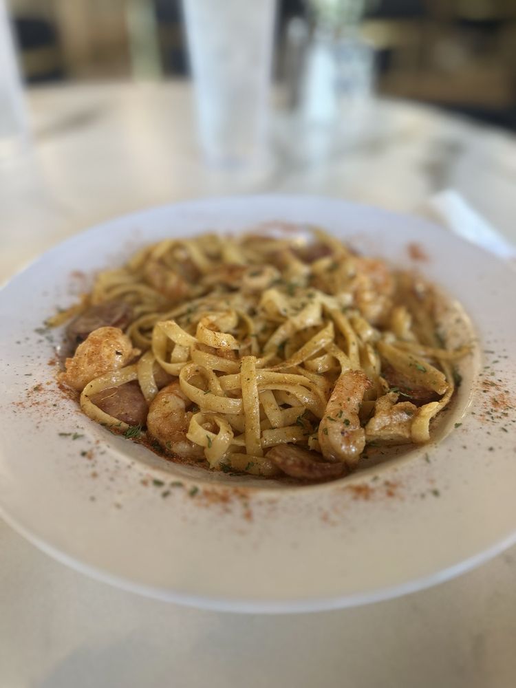 Etienna’s Eatery Logo