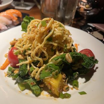 Houston's Restaurant - Thai Noodle Salad - New American Near Me - Irvine, California