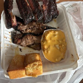 Yankee BBQ - Ribs brisket Mac and cheese with cornbread - Barbeque Near Me - Hamburg, New York