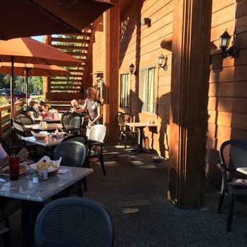 Roberto's Cafe - The outside patio area. - Mexican Near Me - Mammoth Lakes, California
