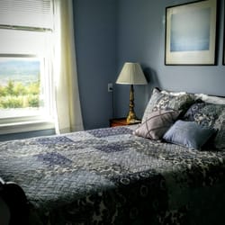 Lake View Inn Bed and Breakfast - Our room