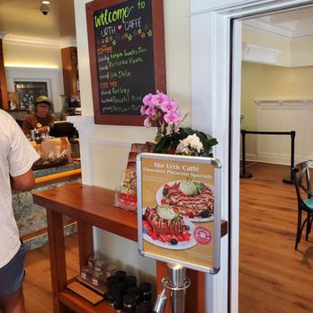 Urth Caffe - Coffee & Tea Near Me - Laguna Beach, California