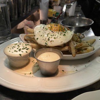 Au Cheval - Fries With Mornay Sauce , Garlic Aioli & Fried Farm Egg - Bars Near Me - Chicago, Illinois