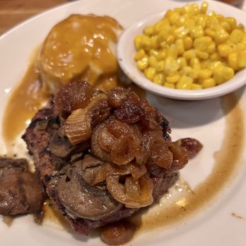 Cheddar's Scratch Kitchen - Sirloin steak with mashed potatoes and corn - American Near Me - Lutz, Florida