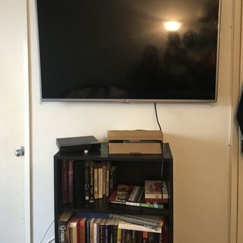 Professional Handyman - Bedroom Tv mounted - Handyman Near Me