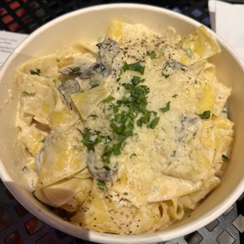 Wow Spaghetti - Creamy mushroom mantaiko pasta - Fast Food Near Me - Westminster, California