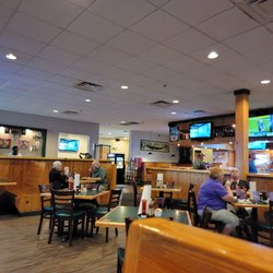 Gator's Dockside Eustis - Dining and bar