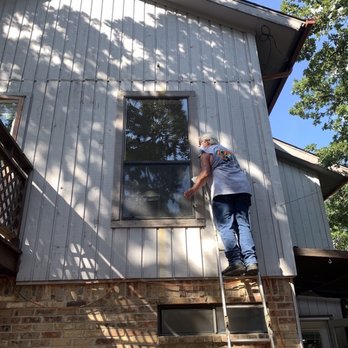 DFW Quick Glass - Steve is placing the screen back on the finished window. - Glass & Mirrors Near Me DFW Quick Glass - Steve is placing the screen back on the finished window. - Glass & Mirrors Near Me