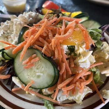 Beckton’s Chophouse and Tavern - Salad bar creation - Steakhouses Near Me - Dickens, Texas