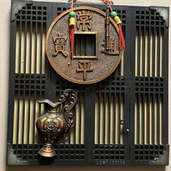 Korea Palace - Ornament going to WC