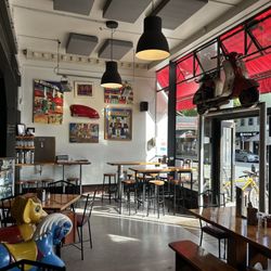 Lambrettas Cafe & Bar - Inside