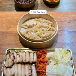 (S) Premium Bossam Boiled in Various Herbs Spicy Calamari Mandu (6 pcs) (S) Premium Bossam Boiled in Various Herbs Spicy Calamari Mandu (6 pcs)