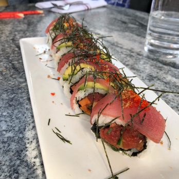 Earls Kitchen + Bar - Dragon Roll - New American Near Me - Somerville, Massachusetts
