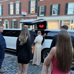 Ali Baba Limo - Wedding Guest enjoying the super stretch Infinity with jet doors !