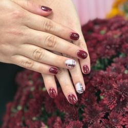 Season Nails - Dip manicure with simple design.