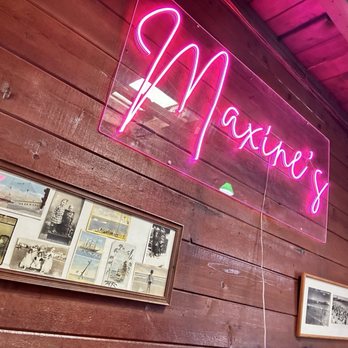 Maxine's Cafe - Wall decor - Breakfast & Brunch Near Me - Los Angeles, California