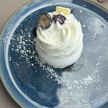 Bateaux Parisiens - Blueberry Pavlova - French Near Me - Paris, 75