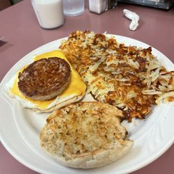 Greenwood's Cafe - Breakfast sandwich & crispy hash browns