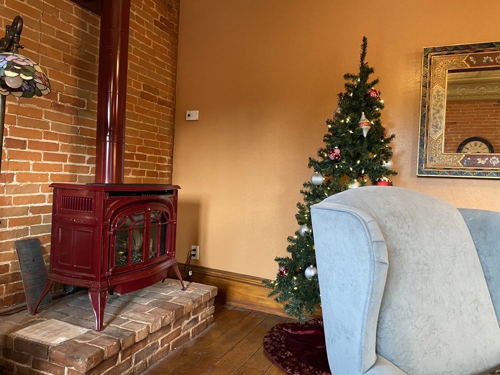 KAISER HOUSE Updated August 2024 13 Photos 102 N Montgomery St, Philipsburg, Montana Bed