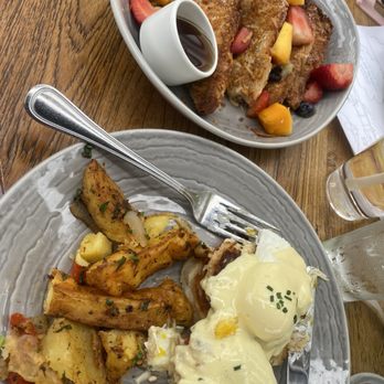 Duke's La Jolla - Crab cake benedict and french toast - New American Near Me - La Jolla, California