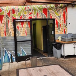 High Tide Cafe and Crepery - Outside seating