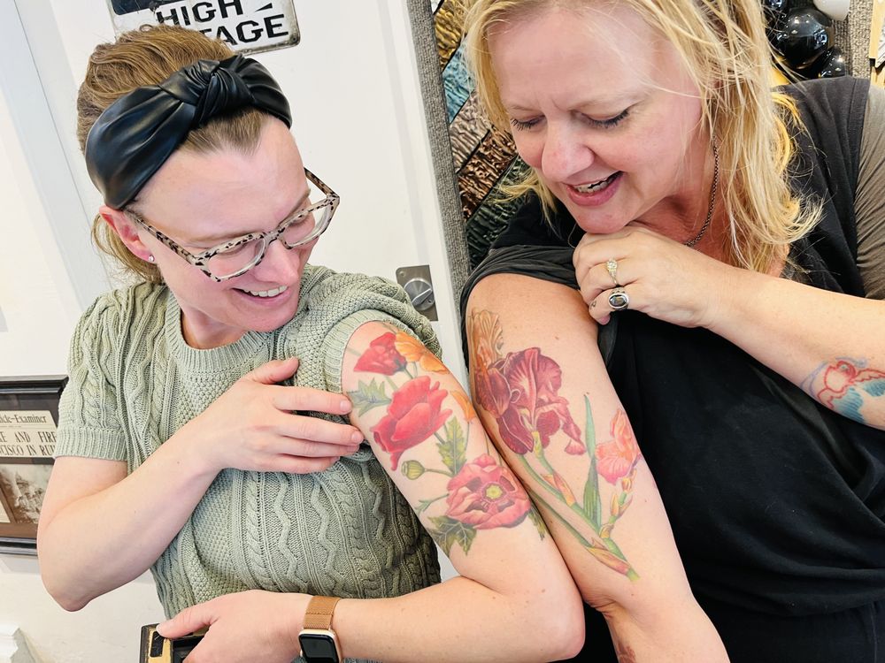 Cedre Csillagi Tattoos Logo