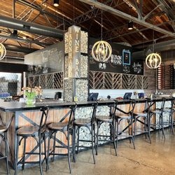 Ironhand Wine Bar - Wine bar