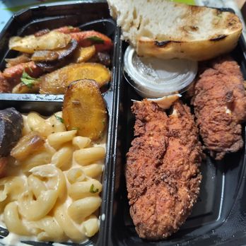 Urban Plates - Classic chicken tender with Mac n cheese n roasted rainbow carrots - Salad Near Me - Irvine, California