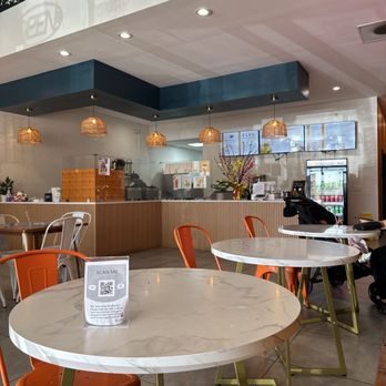 Kichi Taiyaki - Japanese Desserts Cafe - Inside, front counter - Ice Cream & Frozen Yogurt Near Me - Brandon, Florida