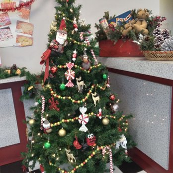 Wedgewood Fernando's Pizza - Christmas ambiance! - Pizza Near Me - Warren, Ohio
