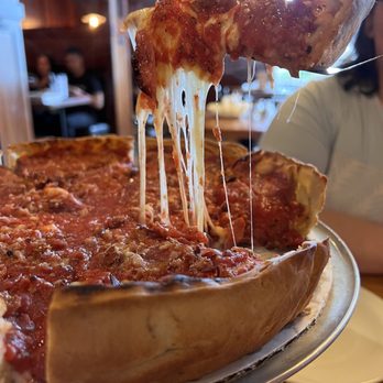 Giordano's - Deep Dish Pizza - Pizza Near Me - Schaumburg, Illinois