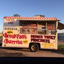 This is the food truck located in the parking lot of the gas station. NOT here on the weekends! This is the food truck located in the parking lot of the gas station. NOT here on the weekends!