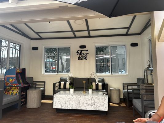 Frost Bistro by null