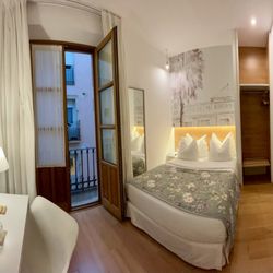 Hotel Párraga Siete - Sala 24, individual deluxe. 4 noches, 267.80€.