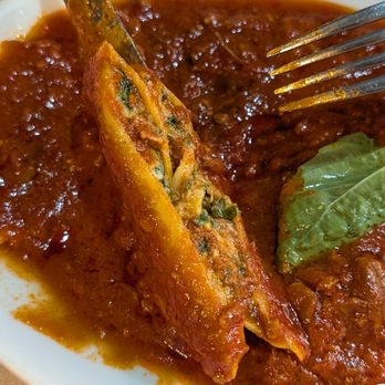 Tandem - RAVIOLI WITH RAGU FILLED WITH RICOTTA AND SPINACH - Italian Near Me - Naples, NA Tandem - RAVIOLI WITH RAGU FILLED WITH RICOTTA AND SPINACH - Italian Near Me - Naples, NA