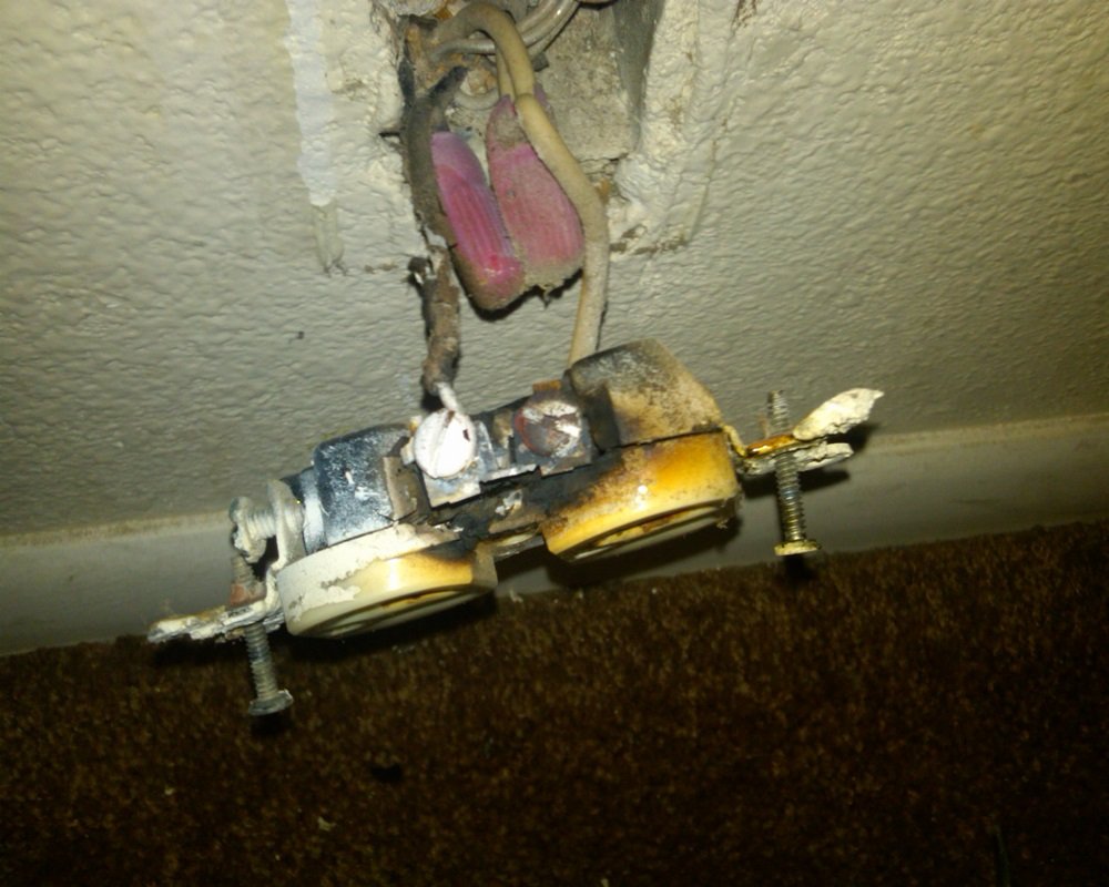 Slide of Electricians Team Thousand Oaks