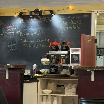 Munroe's Family Restaurant - Inside by the counter seating - Breakfast & Brunch Near Me - Twin Mountain, New Hampshire Munroe's Family Restaurant - Inside by the counter seating - Breakfast & Brunch Near Me - Twin Mountain, New Hampshire