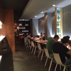 Coruña Kyoto - Excelente y auténtico restaurante japonés. Gran calidad y producto. Local bien diseñado, con buena iluminación.