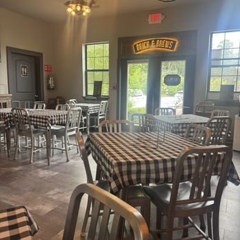 Brick and Brews - Indoor dining - Pizza Near Me - Magnolia, Texas