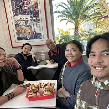 In-N-Out Burger - Burgers Near Me - Torrance, California