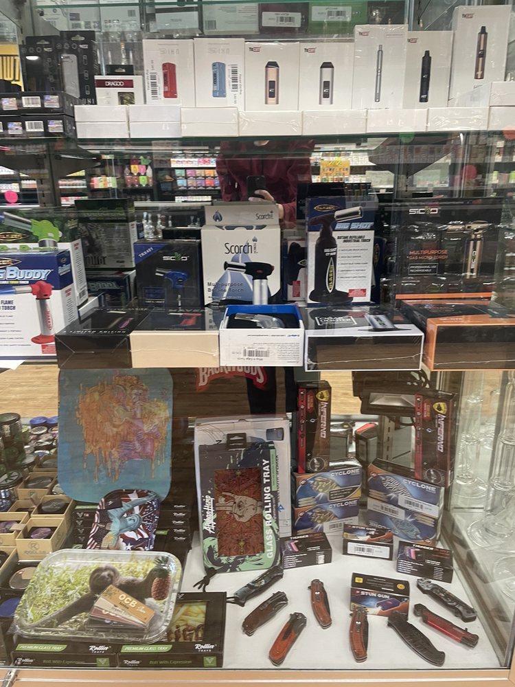 HOUSE OF PIPES Updated October 2024 11 Reviews 901 SW Highland Dr