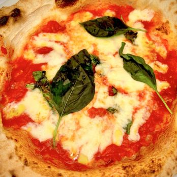 La Cattedrale Pizzeria - 'Margherita' Classic Pizza - Pizza Near Me - Noto, SR