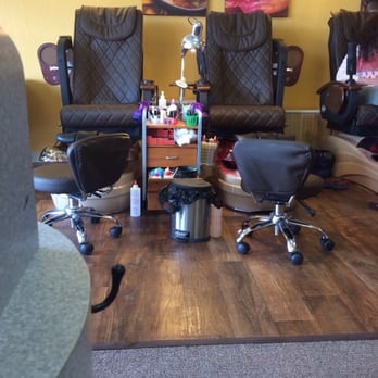 Topline Nails - 2 of the 5 pedicure chairs - Nail Salons Near Me - Salem, Oregon