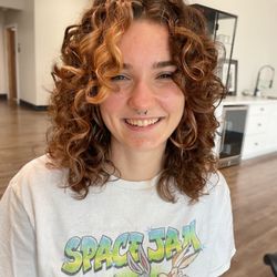 Valor Curl Company - Color blocking look on curls