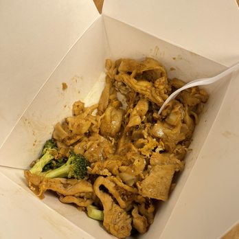 Chontong Thai Cuisine - chicken and broccoli - Thai Near Me - Seatac, Washington Chontong Thai Cuisine - chicken and broccoli - Thai Near Me - Seatac, Washington