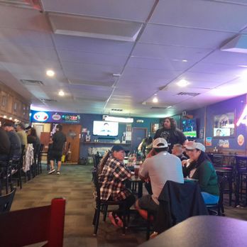 Classic's Bar & Grill - Insidw - American Near Me - Harlingen, Texas