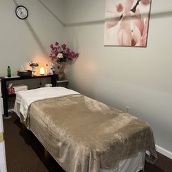 Family Foot and Body Massage - BODY MASSAGE ROOM